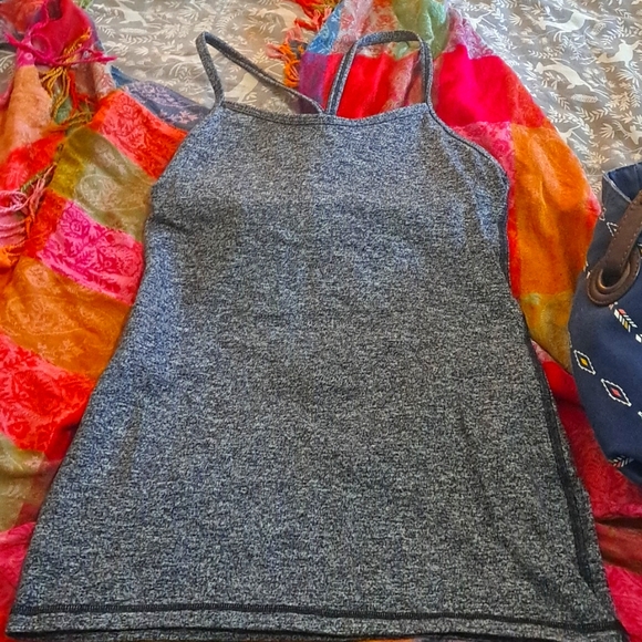 lululemon athletica Tops - LULULEMON SIZE MEDIUM PADDED SPORTS TANK